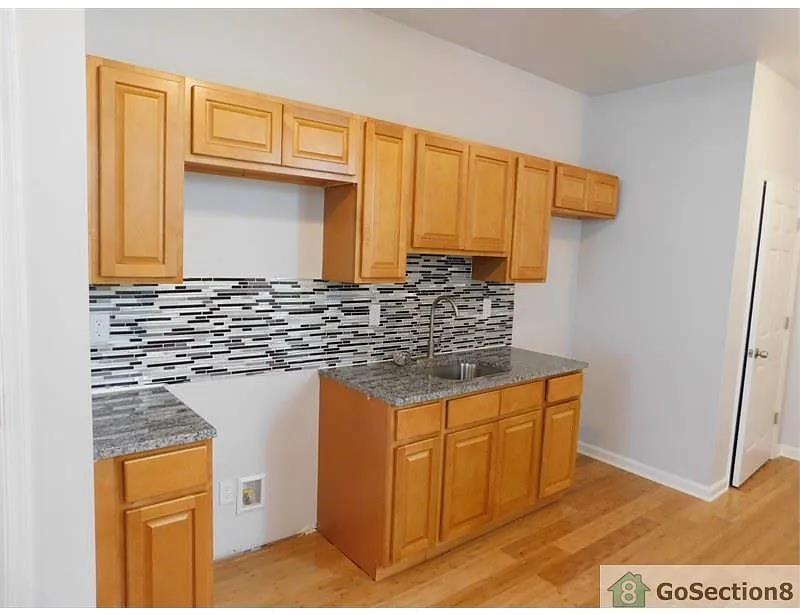 2422 N Gratz St photo 1