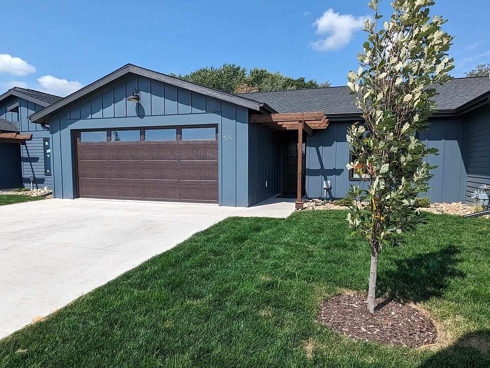 1st image of 1526 Blaines Way