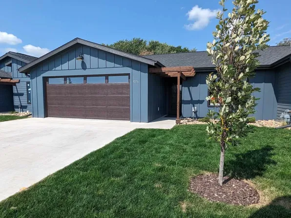 1526 Blaines Way, Spirit Lake, IA 51360