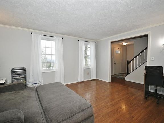 3rd image of 2453 Giant Oaks Dr