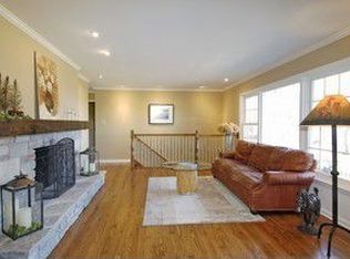 4N956 Crane Rd, St Charles, IL 60175