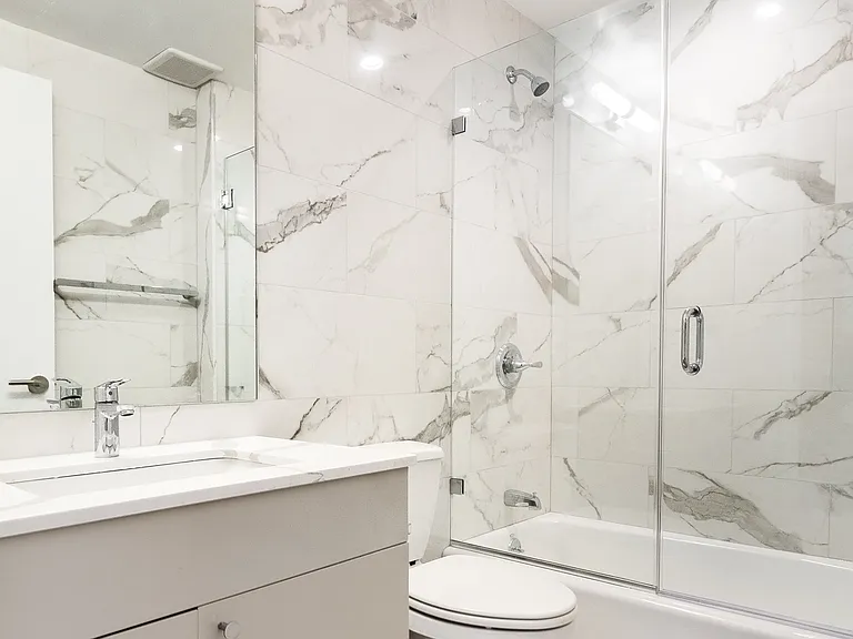226 E 22nd St #5 — Photo 3
