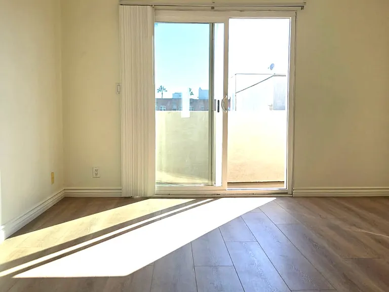 140 N Berendo St #2 — Photo 11