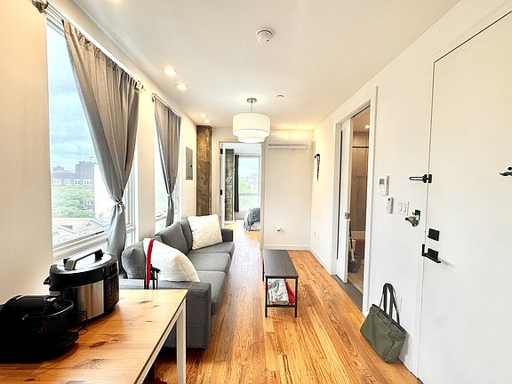 3rd image of 589 E New York Ave #601