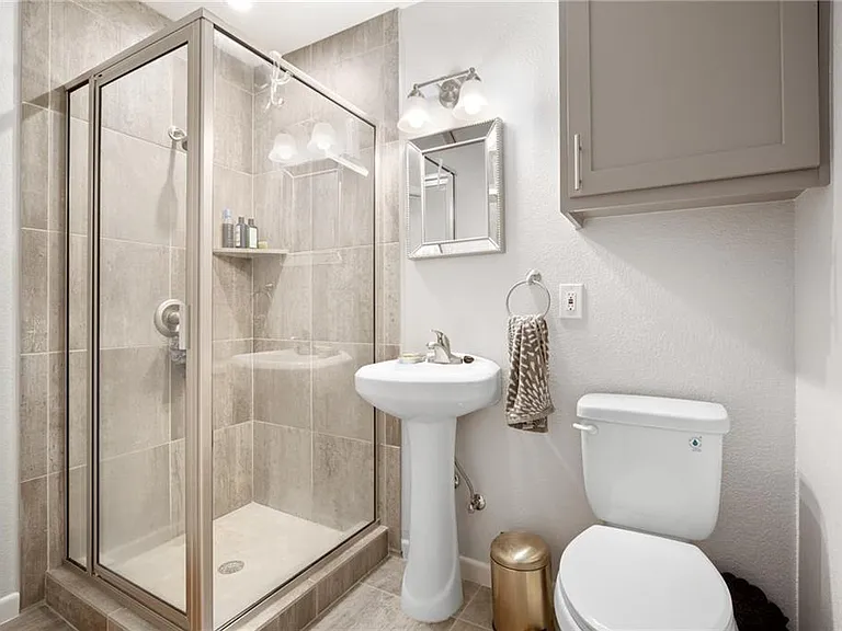 1801 Maple Ave — Photo 12