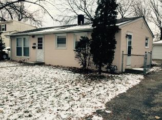135 Golf View Ln, Carpentersville, IL