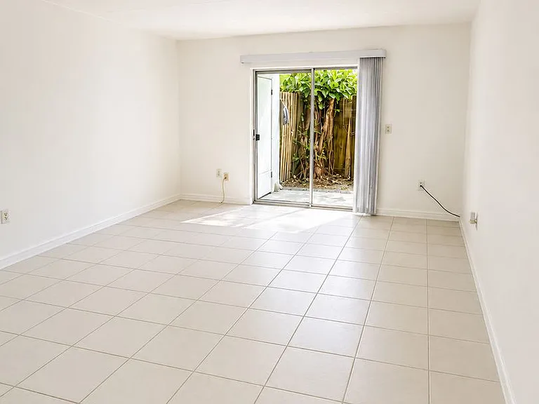 2812 Somerset Park Dr #105 — Photo 3