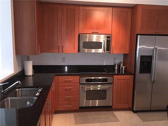 5th image of 3340 NE 190th St APT 603
