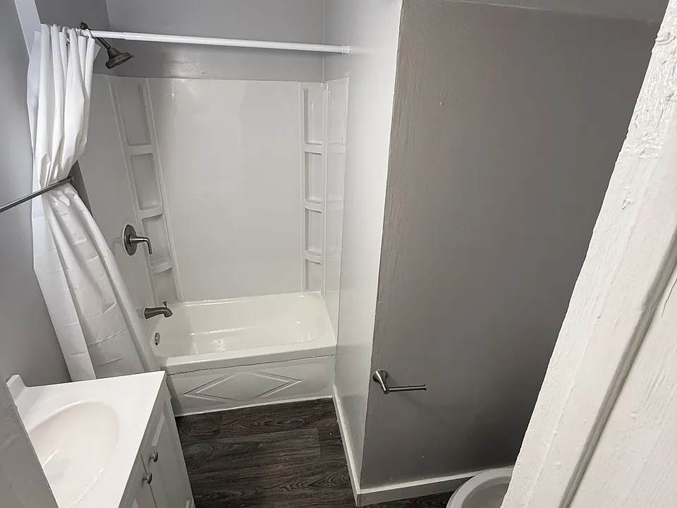 764 Capital Ctr #1