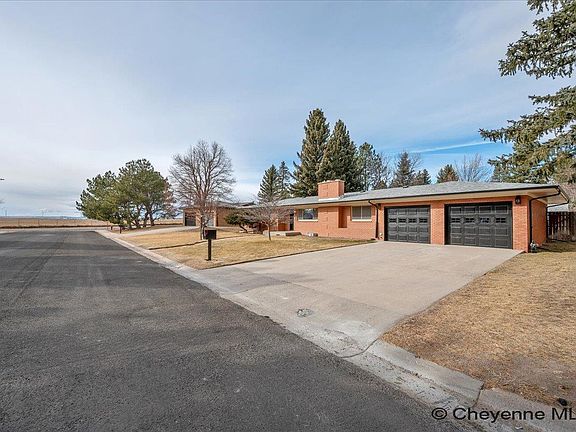 2nd image of 940 Creighton St