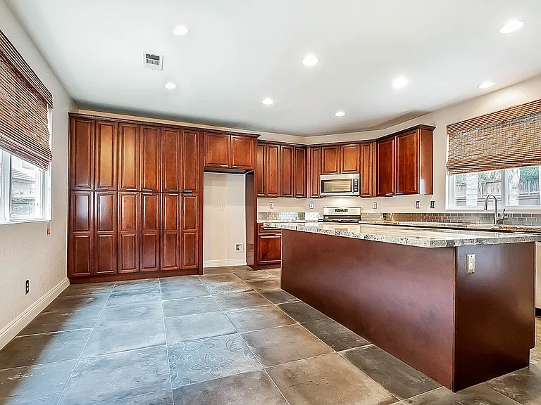 32440 Angelo Dr — Photo 3