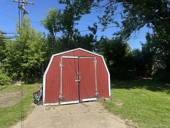 5th image of 26648 Schoenherr Rd