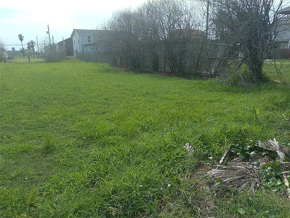 3rd image of 2107 Hollywood Ave