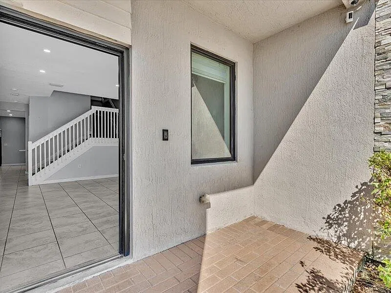 4 bed, 2.5 bath, 1920 sqft, $4,000 — Photo 4