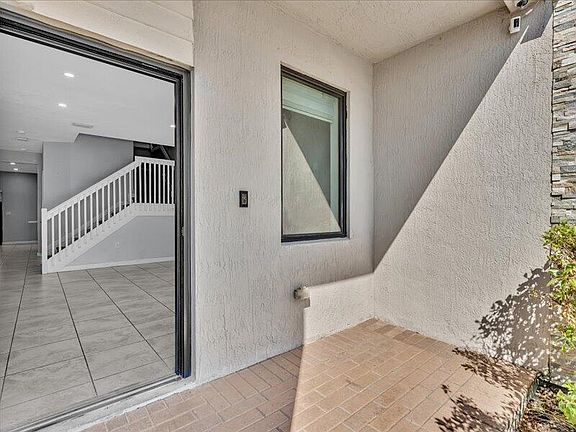4th image of 20538 NE 2nd Ct