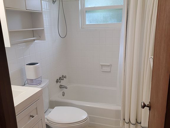 4th image of 1133 N Palmetto Cir