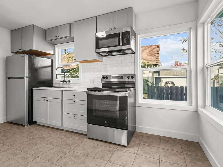 1623 Magnolia Ave — Photo 1