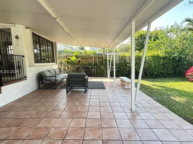 2475 SW 24th Ter — Photo 33