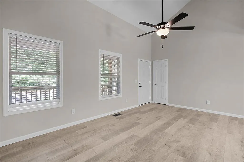 3 bed, 2.0 bath, 1250 sqft, $1,800 — Photo 4