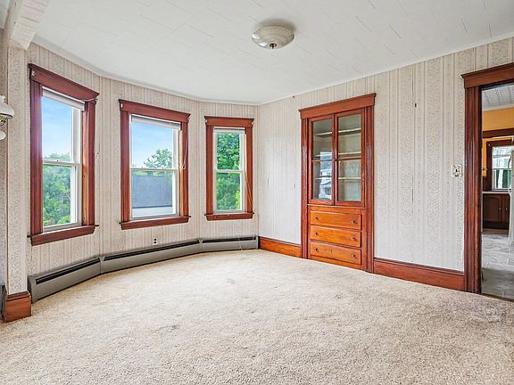 5th image of 226 Rosemont St