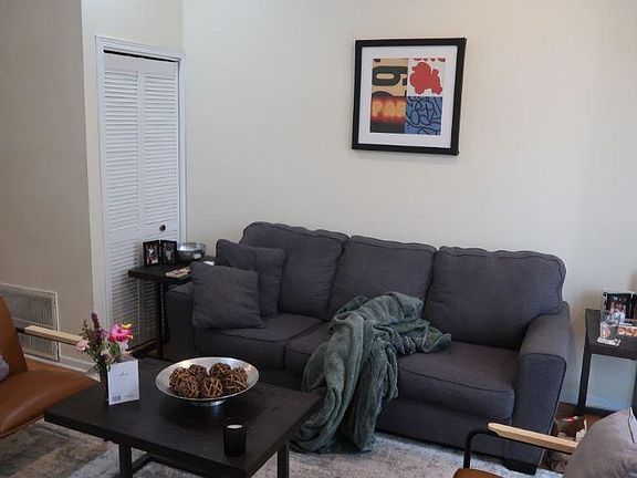 4th image of 1411 W Erie St APT 1