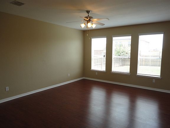 5th image of 409 Shady Shore Ln
