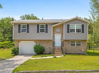 102 Madaris Ln, Chickamauga, GA 30707