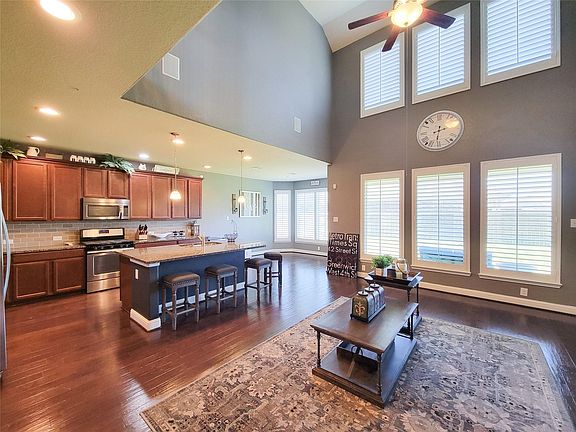 5th image of 1904 Emerald Breeze Ct