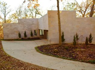 2218 S Cave Creek Rd, Springfield, MO 65809