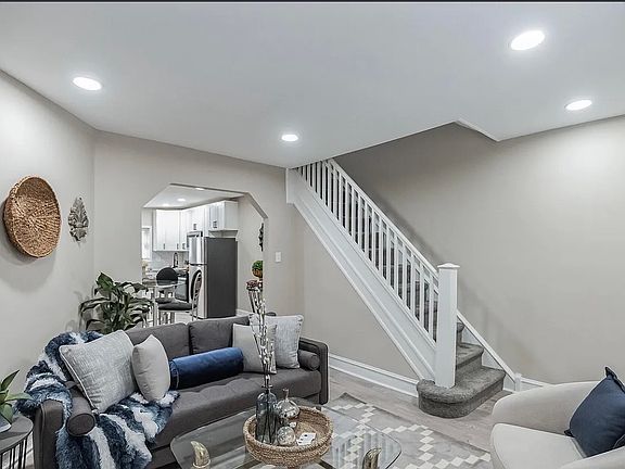 3rd image of 209 Furley St