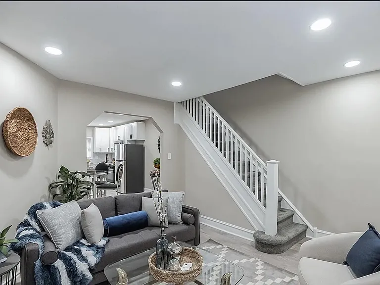 209 Furley St — Photo 3