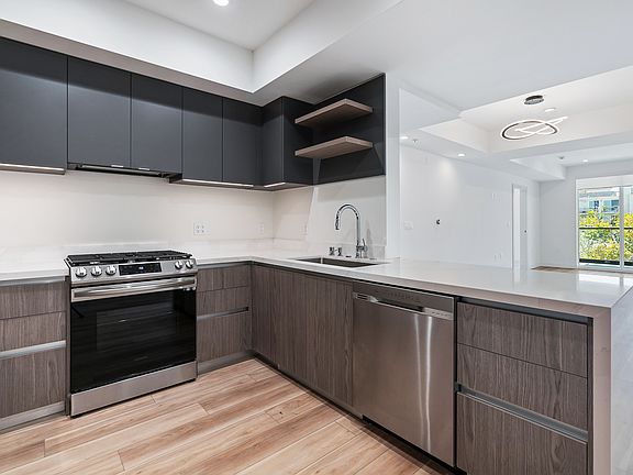 3rd image of 1444 Rexford Dr #301
