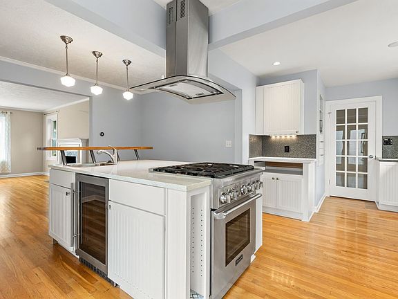 5th image of 4133 N Willamette Blvd