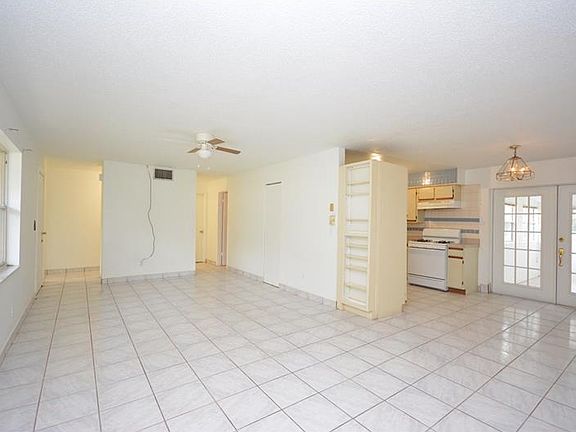 5th image of 211 Charlotte St