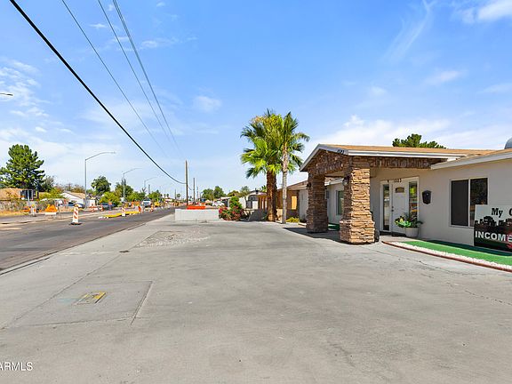 3rd image of 1023 E BROADWAY Road