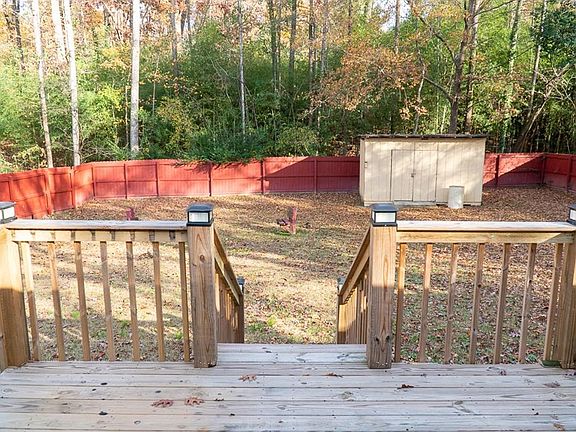 3rd image of 384 Hemlock Dr