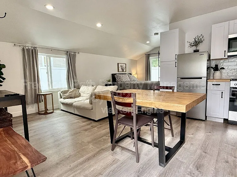 1519 E Montana Ave — Photo 1