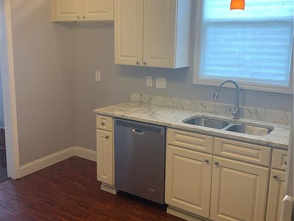3rd image of 2620-22 Lavender St
