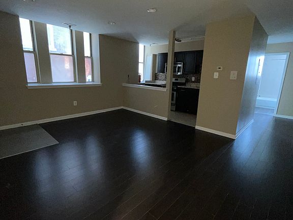 3rd image of 4704 Chestnut St #2D