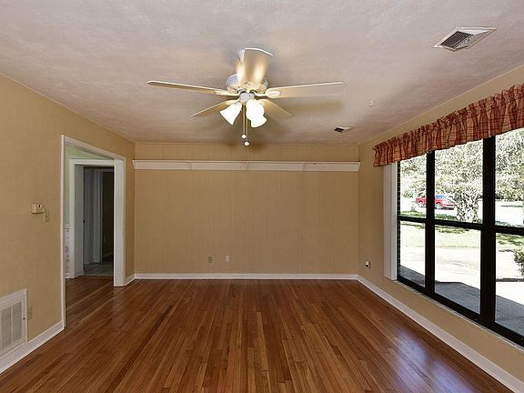 4th image of 601 Whitney Dr