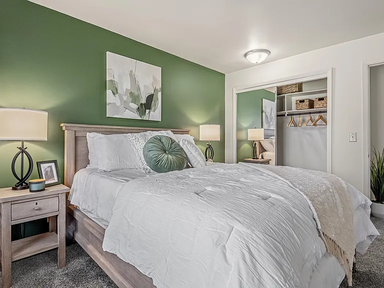 Creekwood Apartments Bedroom