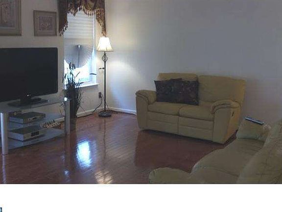 3rd image of 43 Amherst Dr
