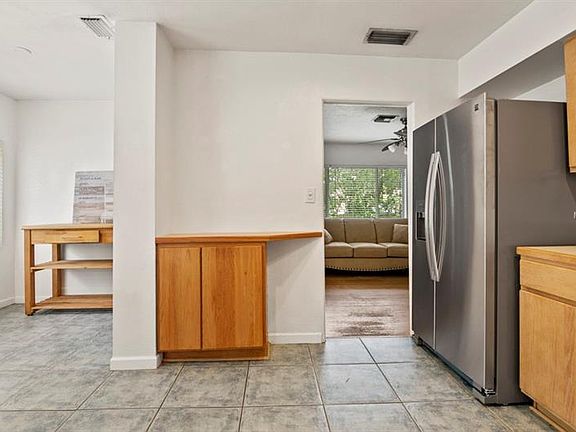 4th image of 427 S Hillside Ave