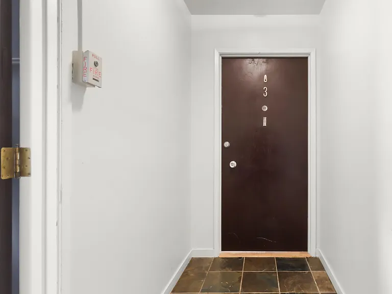 1541 Filbert St #3 — Photo 20