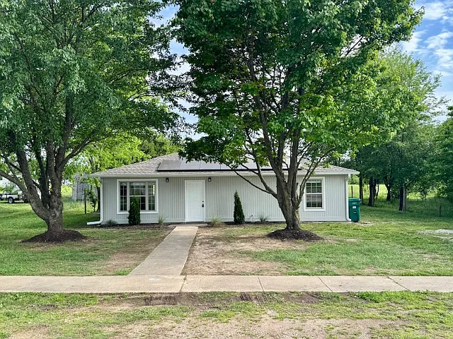 747 Austin Ave — Photo 1
