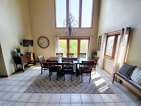 5th image of 8249 Canterbury Dr