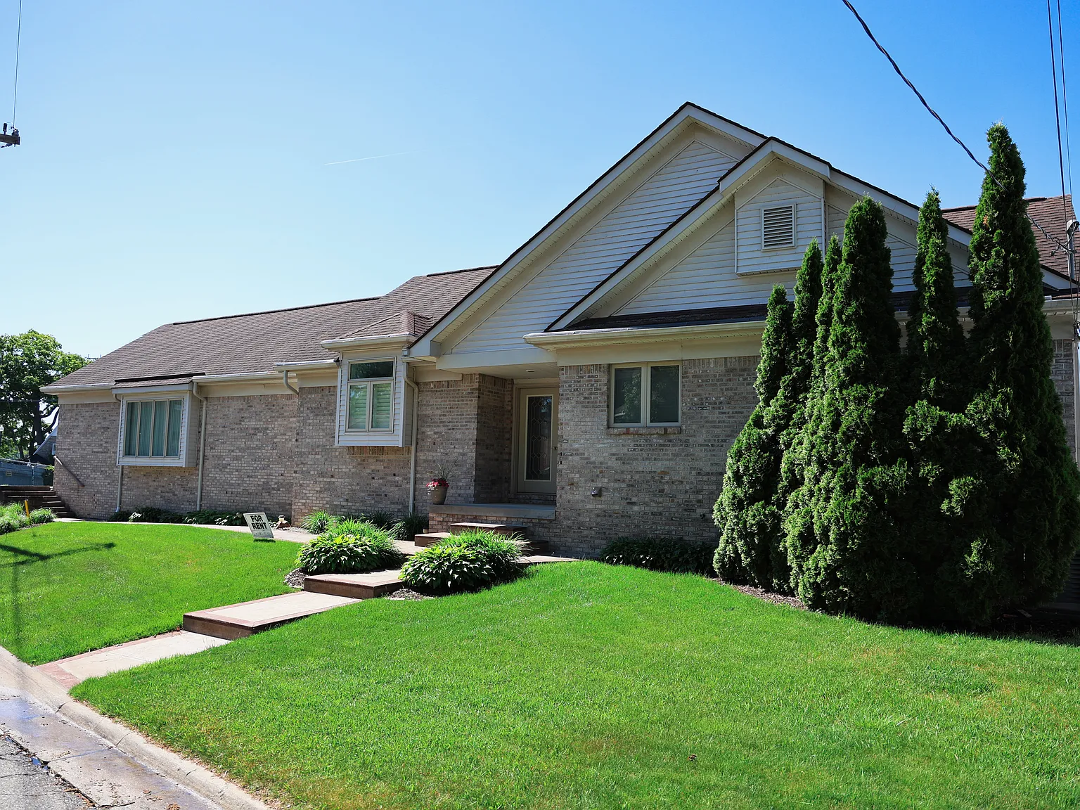 166 Highland Ave — Photo 2