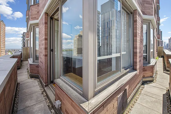 Sold by Compass | media 4