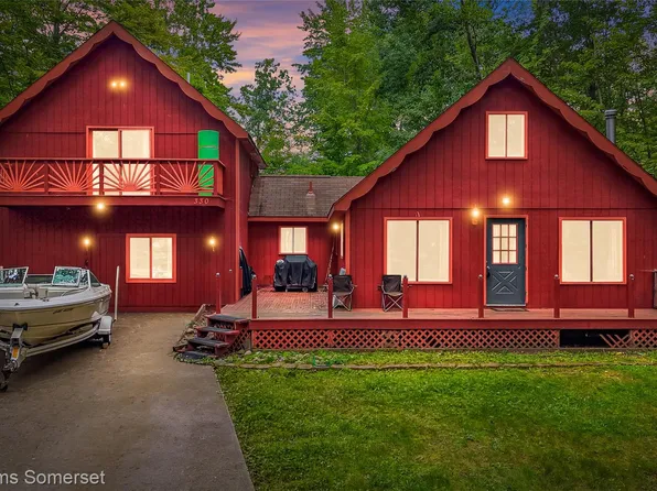 330 Ivy Dr, Roscommon, MI 48653