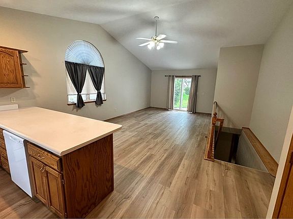 2nd image of 902 E Jane Ln #902
